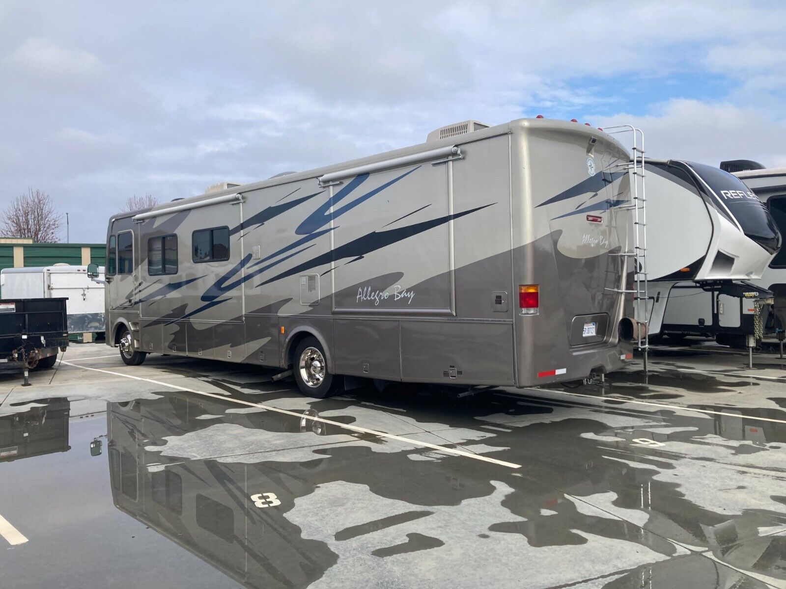 2005 Allegro Bay RV by Tiffin 35′ Class A Workhorse Has it all 30K miles clean