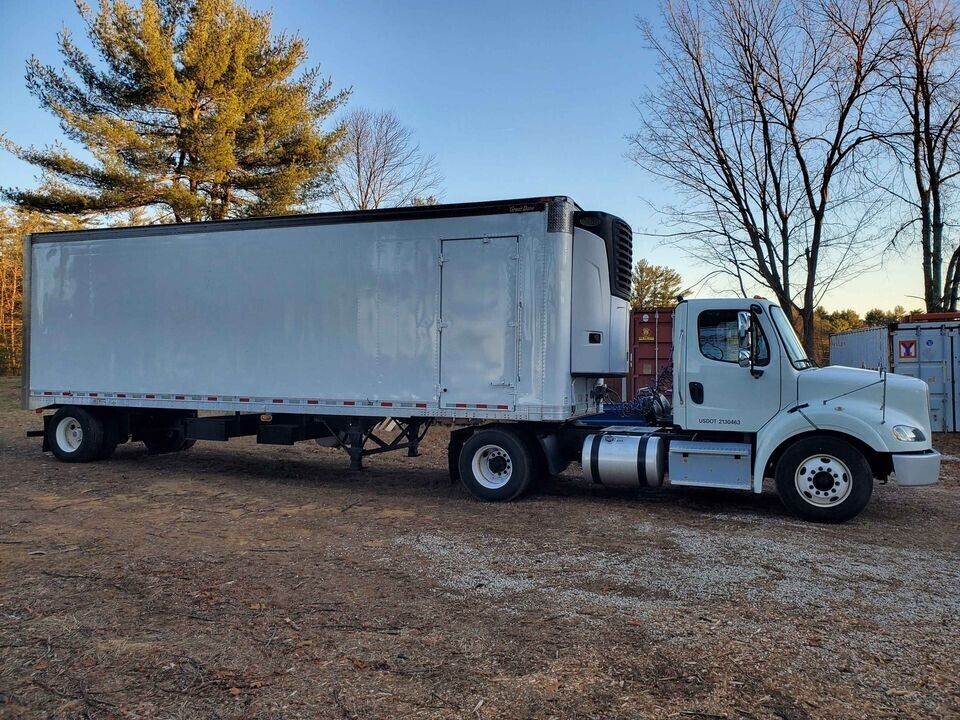 2016 freightliner M2 112 Day cab Eaton 10 speed with 2012 32′ Reefer tractor