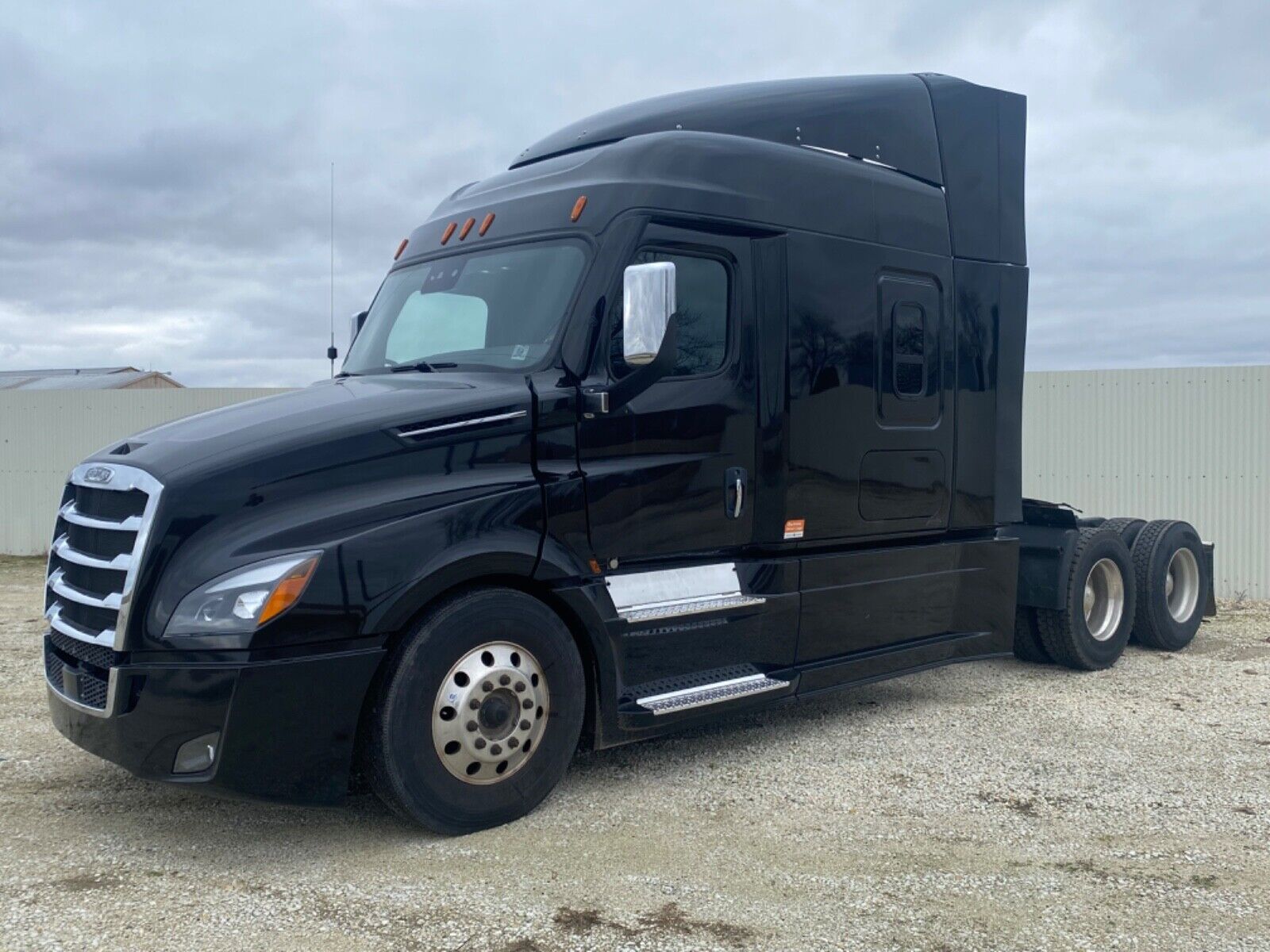 2021 FREIGHTLINER CASCADIA 126 – DETROIT DD15 505 HP