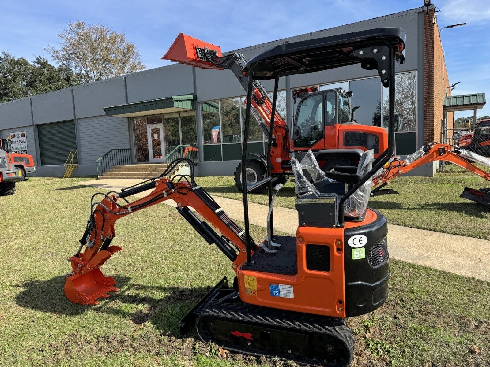 1.1 Ton Mini Excavator, Kubota D722 Engine Hydraulic Thumb Pilot Controls R319XD