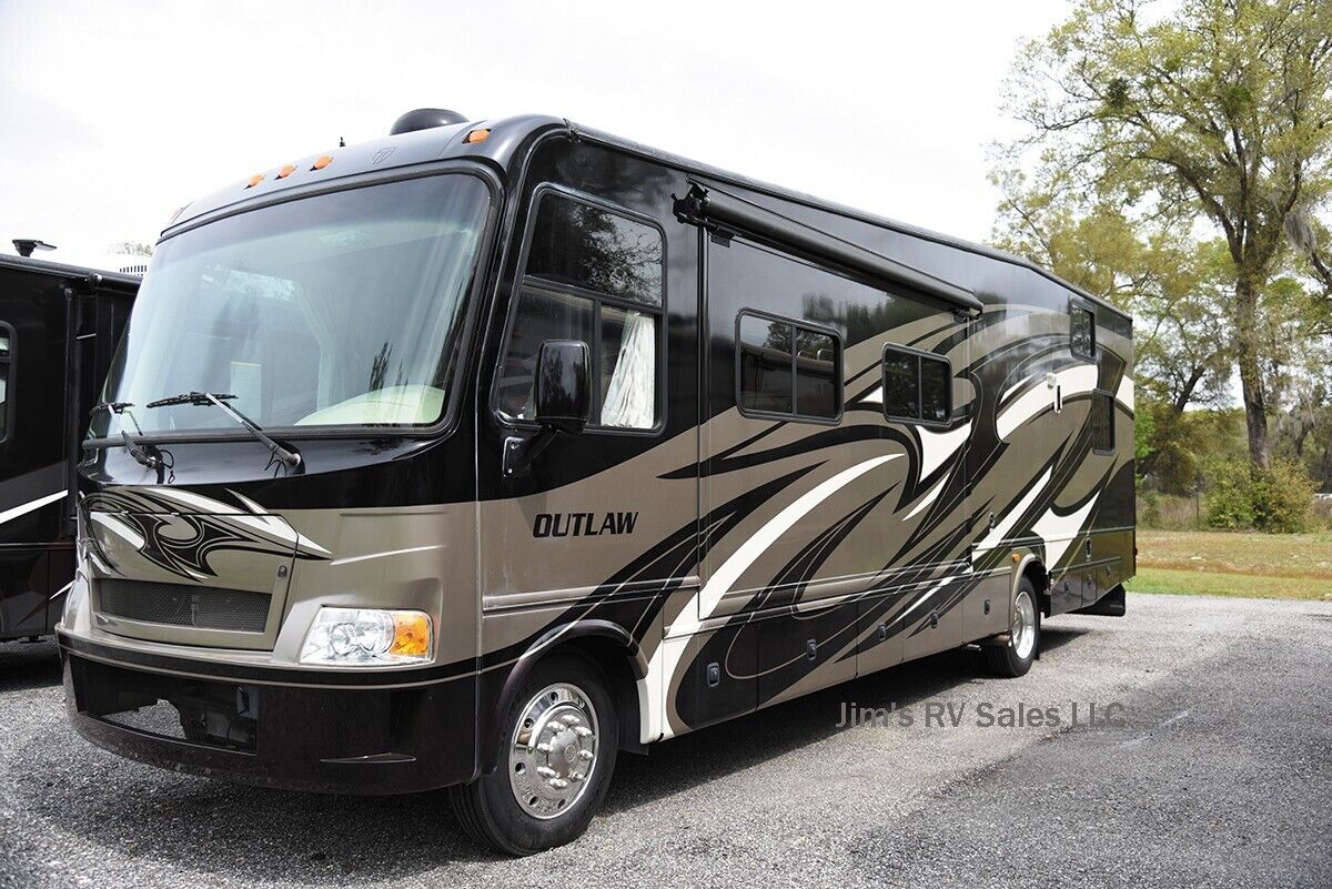 2013 Thor Motor Coach Outlaw 3611 Toy Hauler Class A Gas Motorhome RV