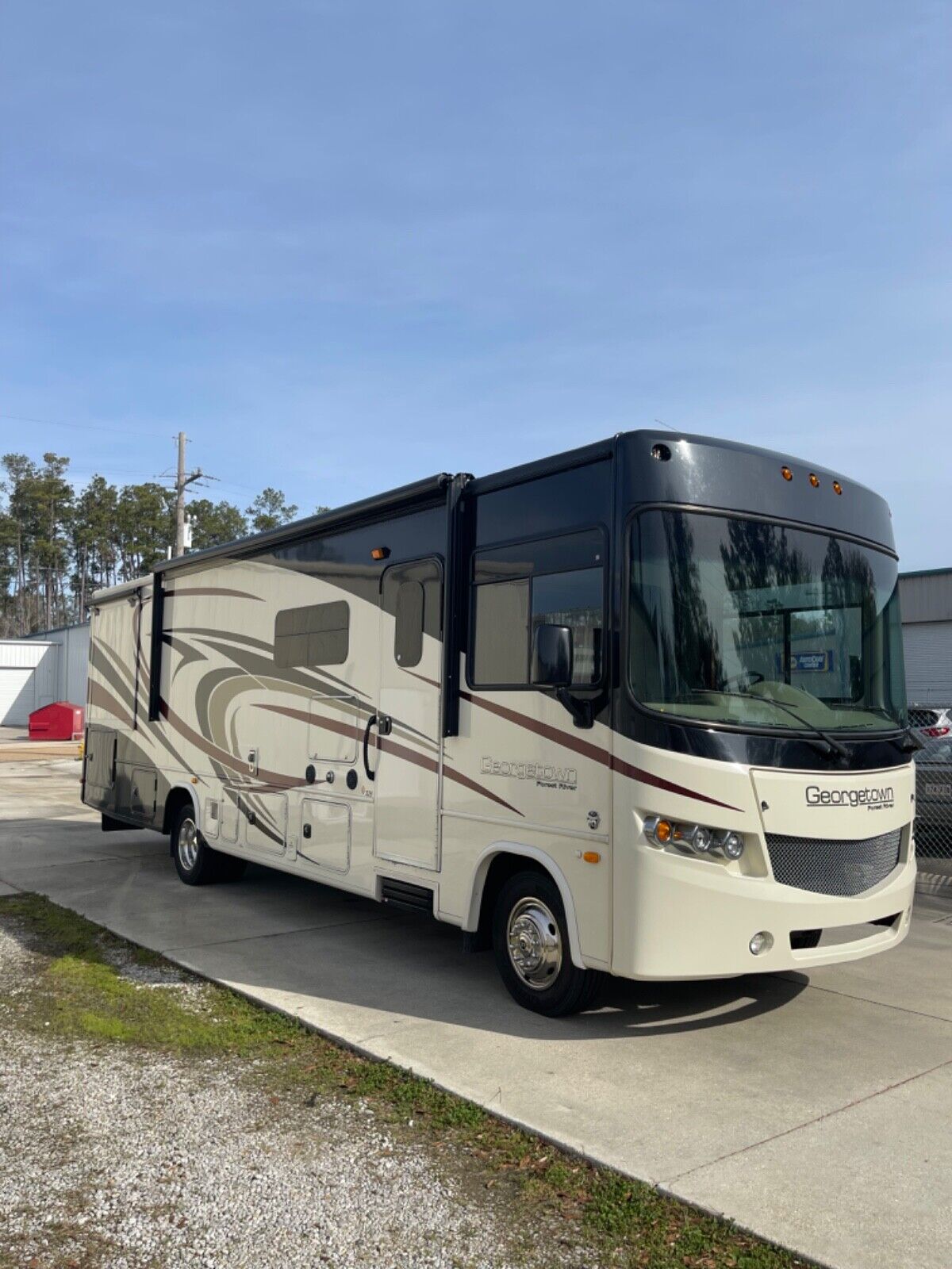 2017 Georgetown 329ds Class A Motorhome