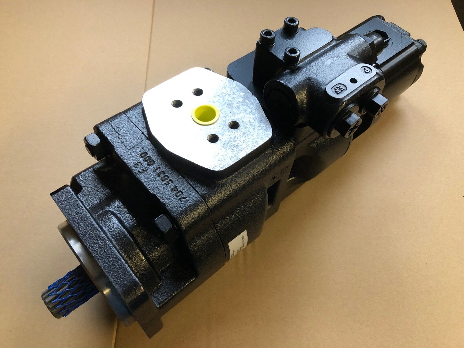 20/925732 JCB  TRIPLE HYDRAULIC PUMP Brand new genuine item 20/925732 JCB  TRIPLE HYDRAULIC PUMP Brand new genuine item