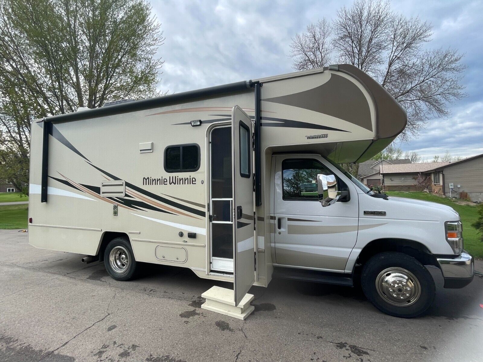 2018 WINNEBAGO CLASS C RV