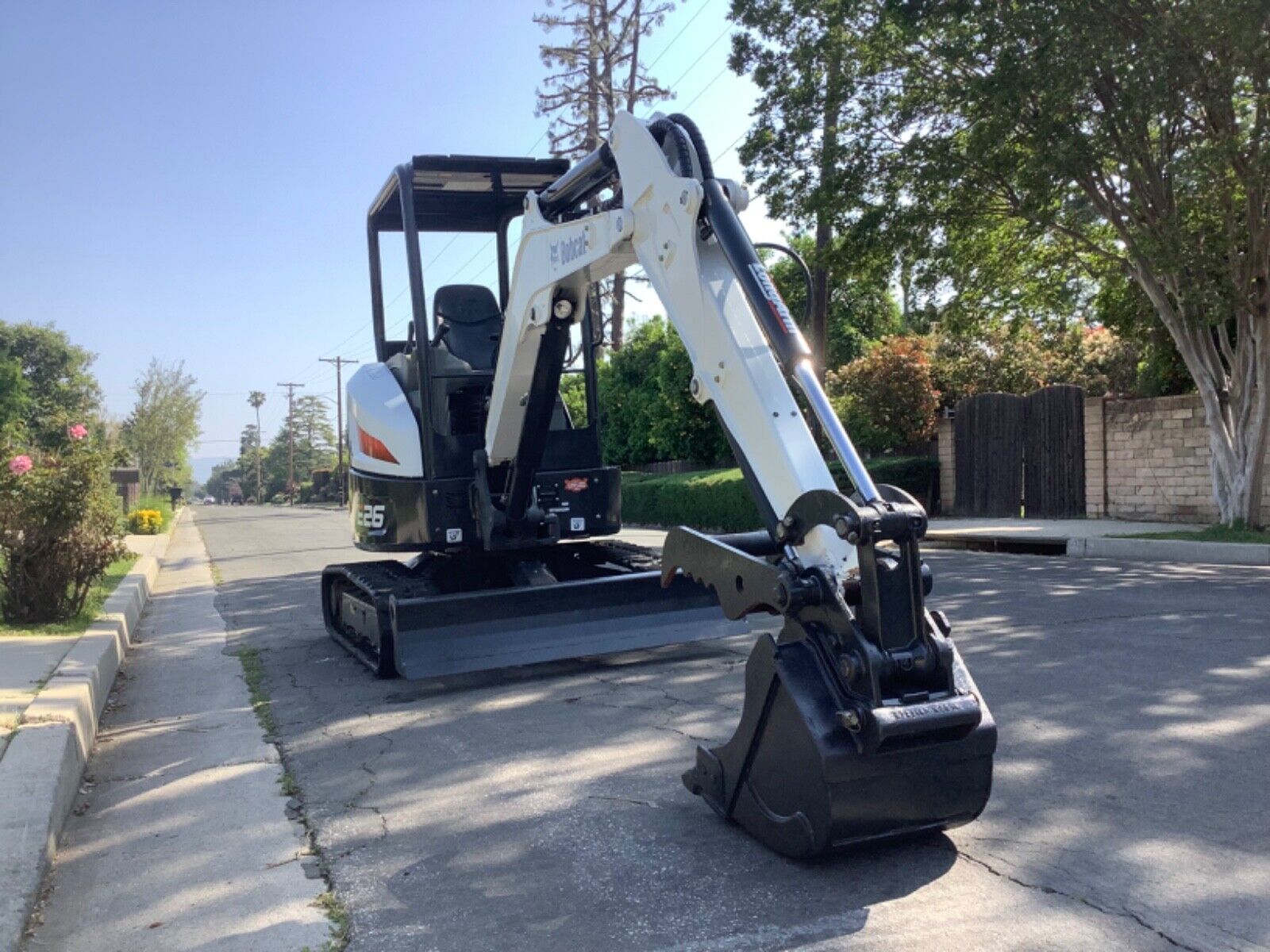 BOBCAT E26 MINI EXCAVATOR BOBCAT E26 MINI EXCAVATOR