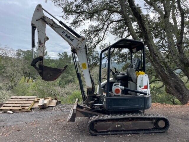 Bobcat E35 Mini Excavator Bobcat E35 Mini Excavator