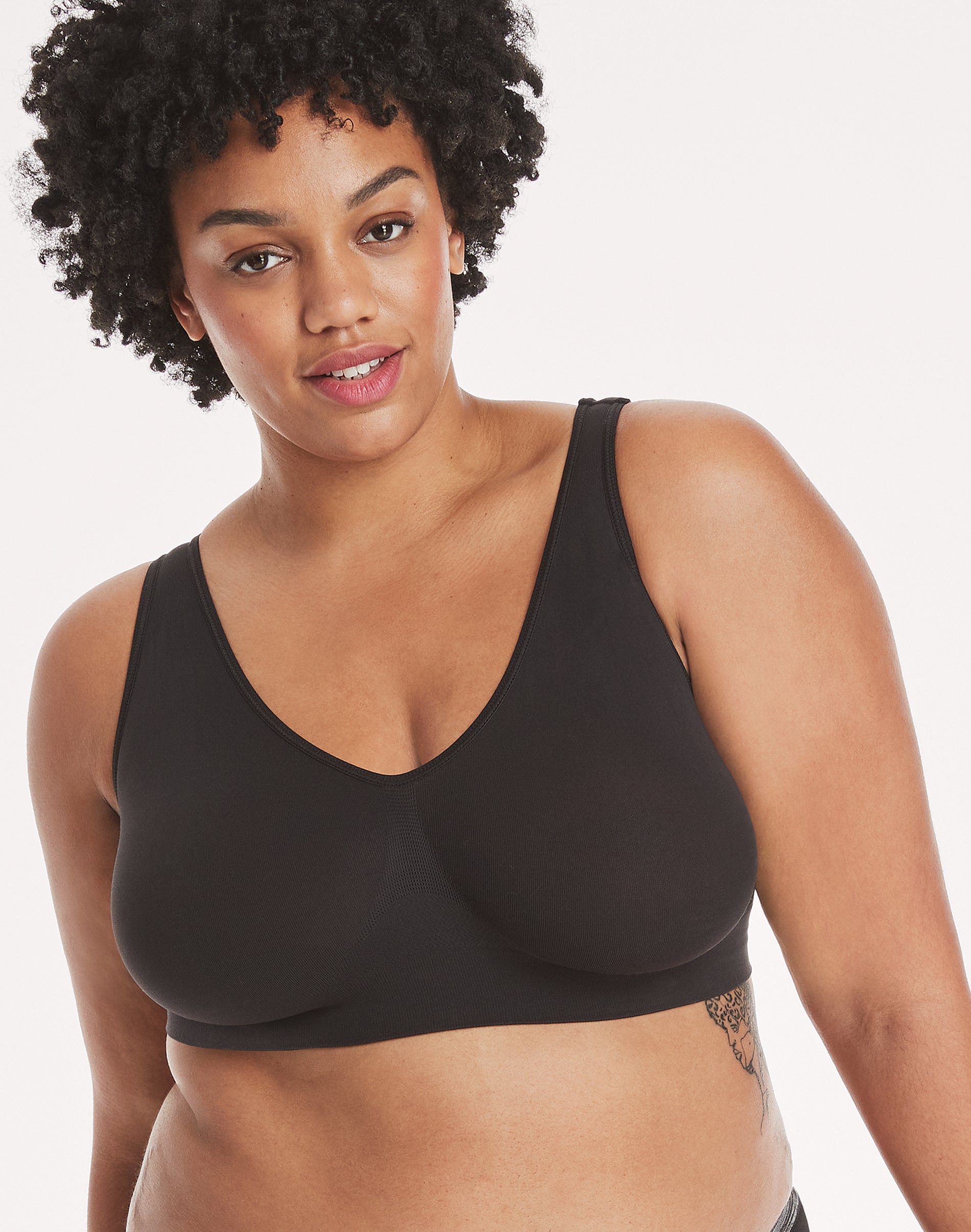 Hanes Cozy Seamless Women’s Wireless Bra Black L