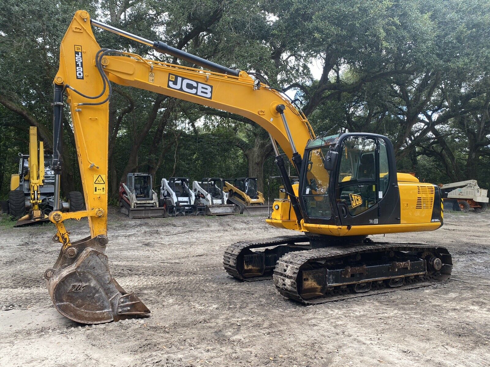 2017 JCB JS190 NLC EXCAVATOR – A/C Enclosed Cab – Radio – Back Up Camera