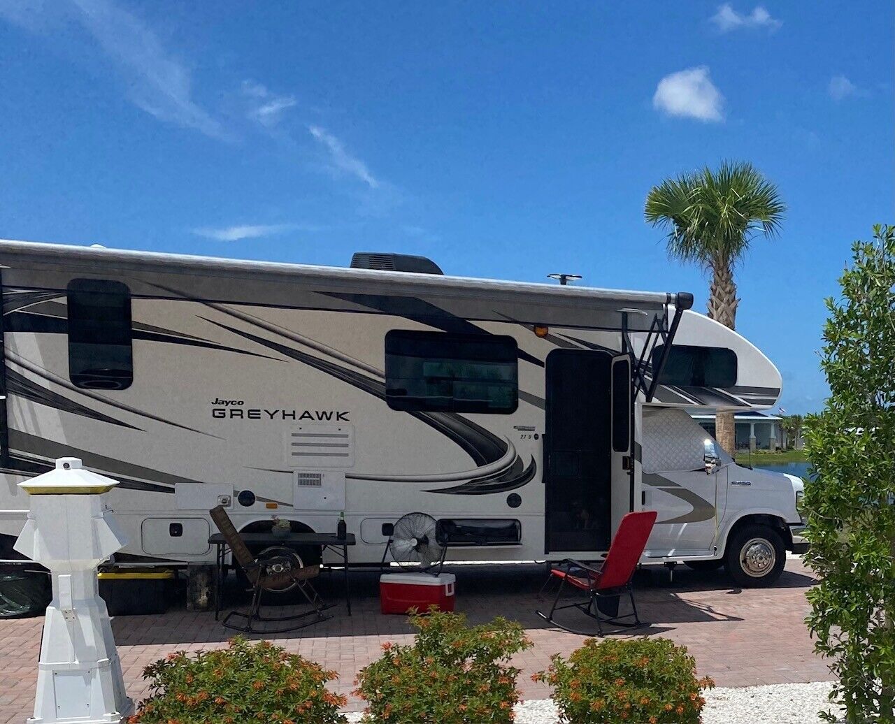 2020 Jayco Greyhawk 27U 29′ 11″ Class C Motorhome