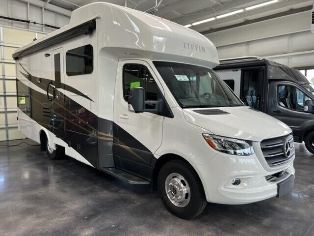 NEW 2023 Tiffin Wayfarer 25JW