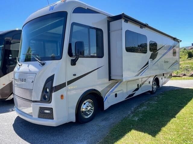NEW 2023 Winnebago Sunstar 29V