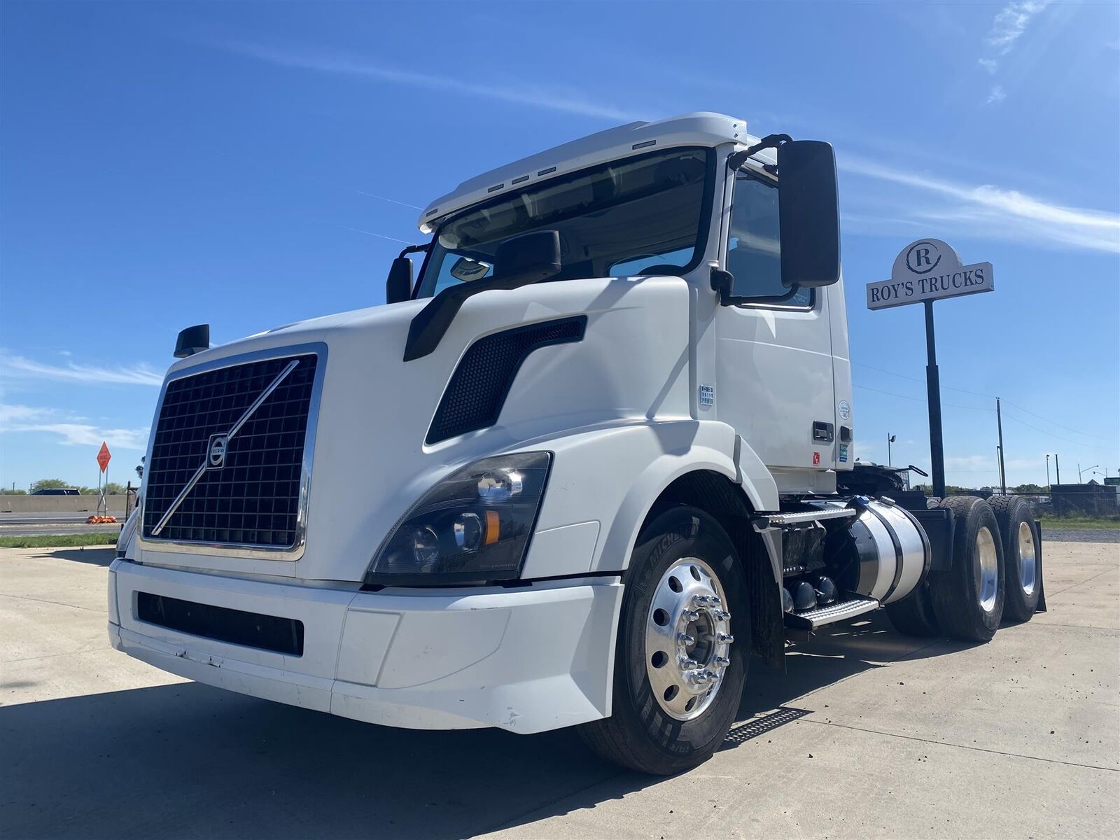 2016 Volvo VNL200    Automatic