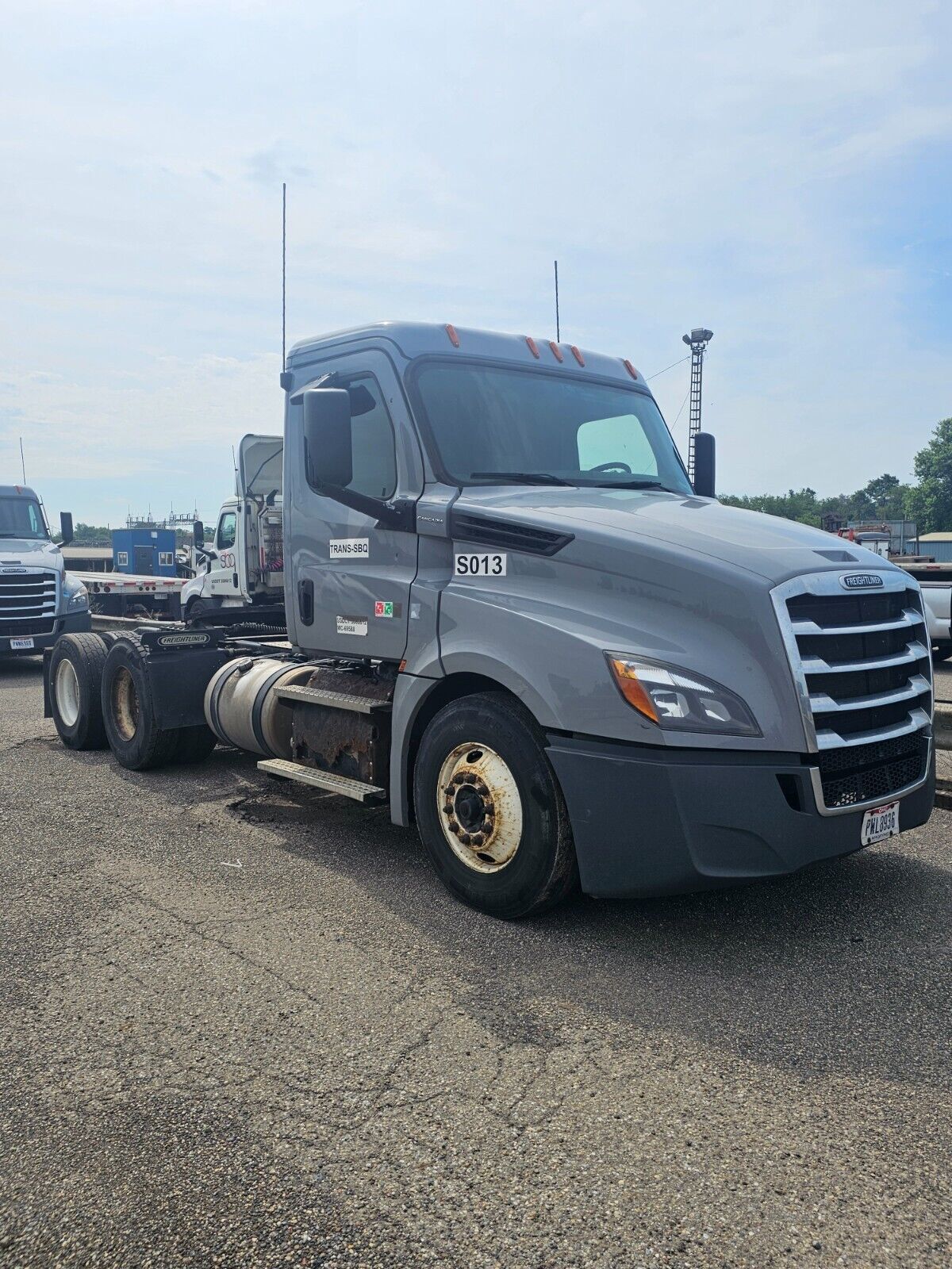 2020 Freightliner Cascadia Semi Truck Daycab