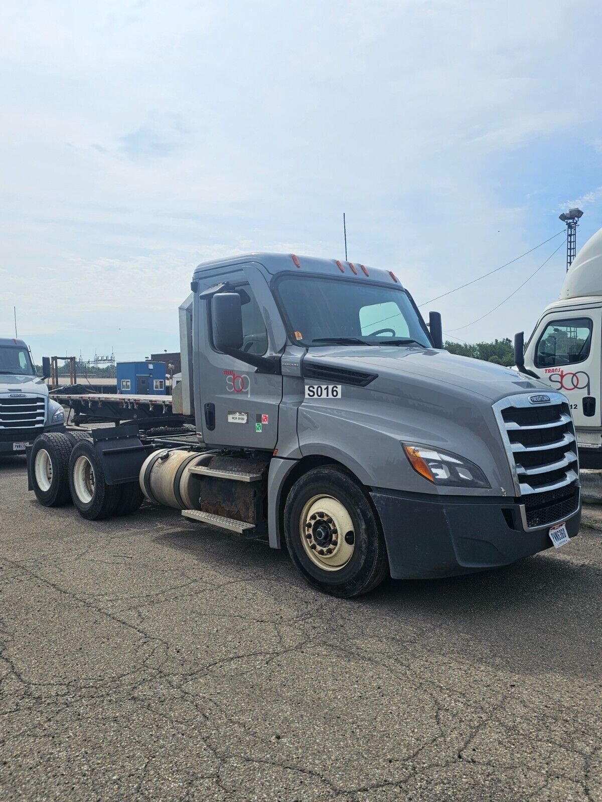 2020 Freightliner Cascadia Semi Truck Daycab