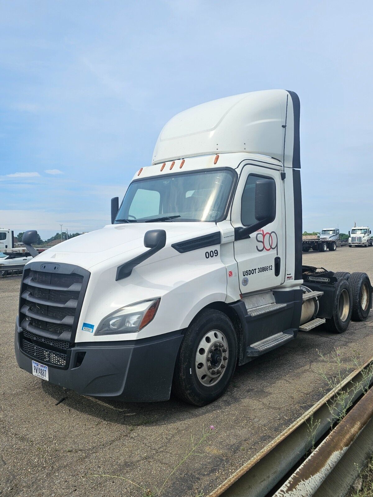 2019 Freightliner Cascadia Semi Truck Daycab