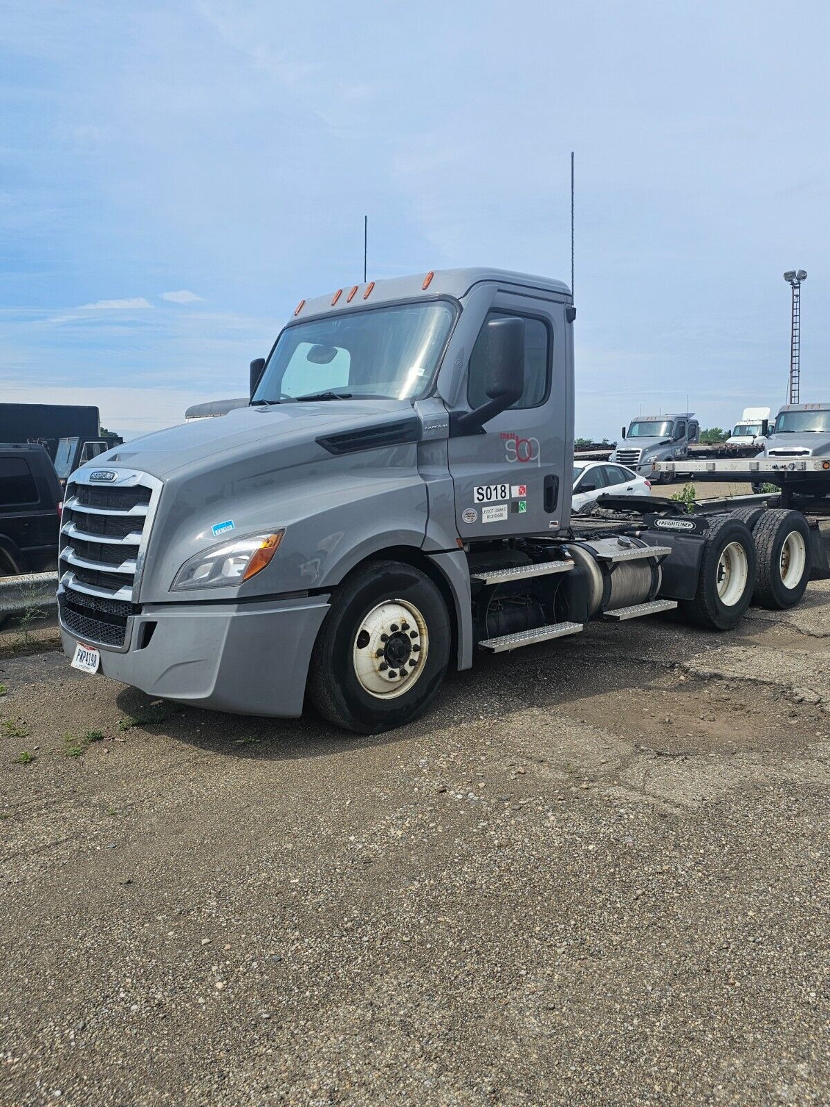 2020 Freightliner Cascadia Semi Truck Daycab