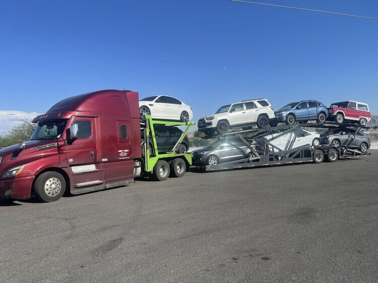 2021 Freightliner Cascadia Auto Hauler With 2019 Cottrell CX09LS Trailer