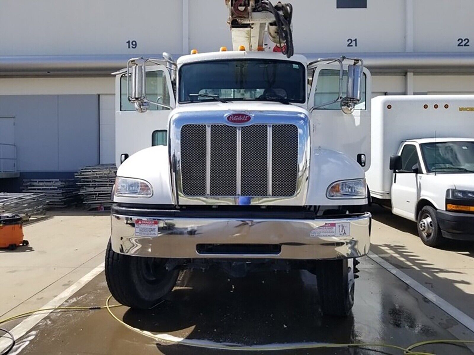 2018 Peterbilt 337 w/ Terex 4047 Lift/Digger Derrick