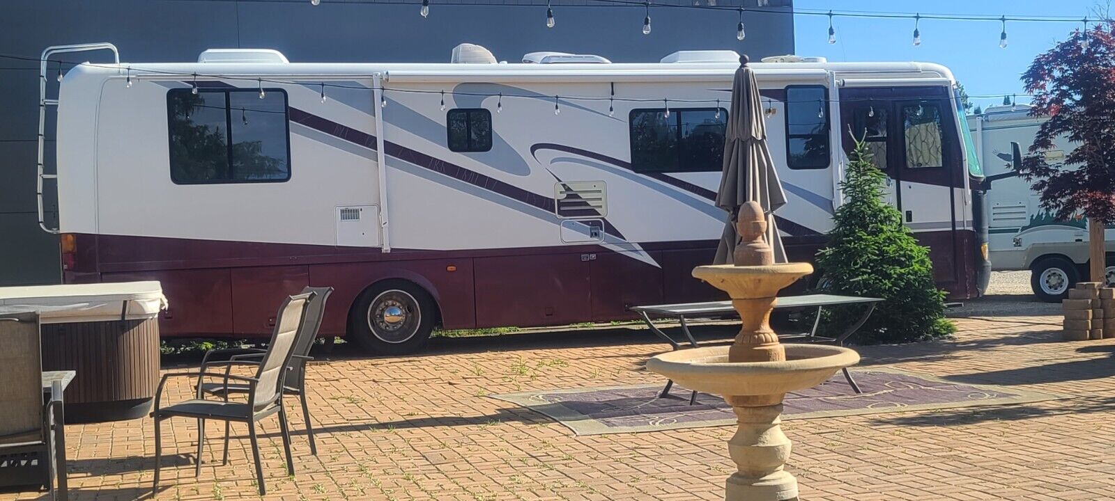 1999 36ft. Monaco Diplomat Cummings Diesel Pusher Allison perfect size to travel