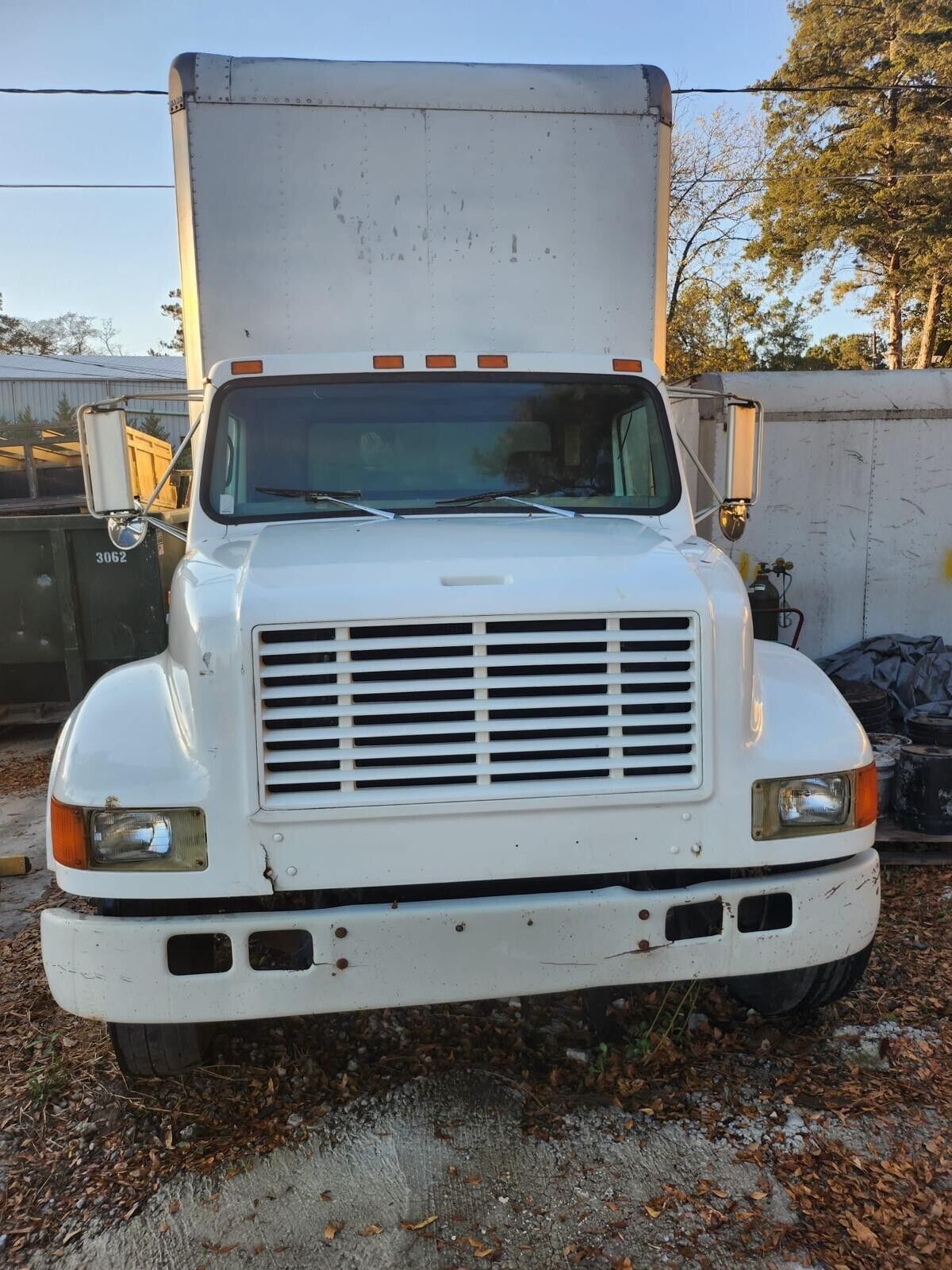 1996 international box trucks 4700