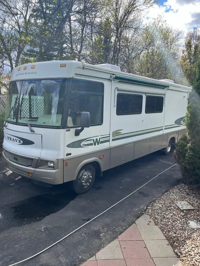 2002 Winnabego Brave Class A motorhome