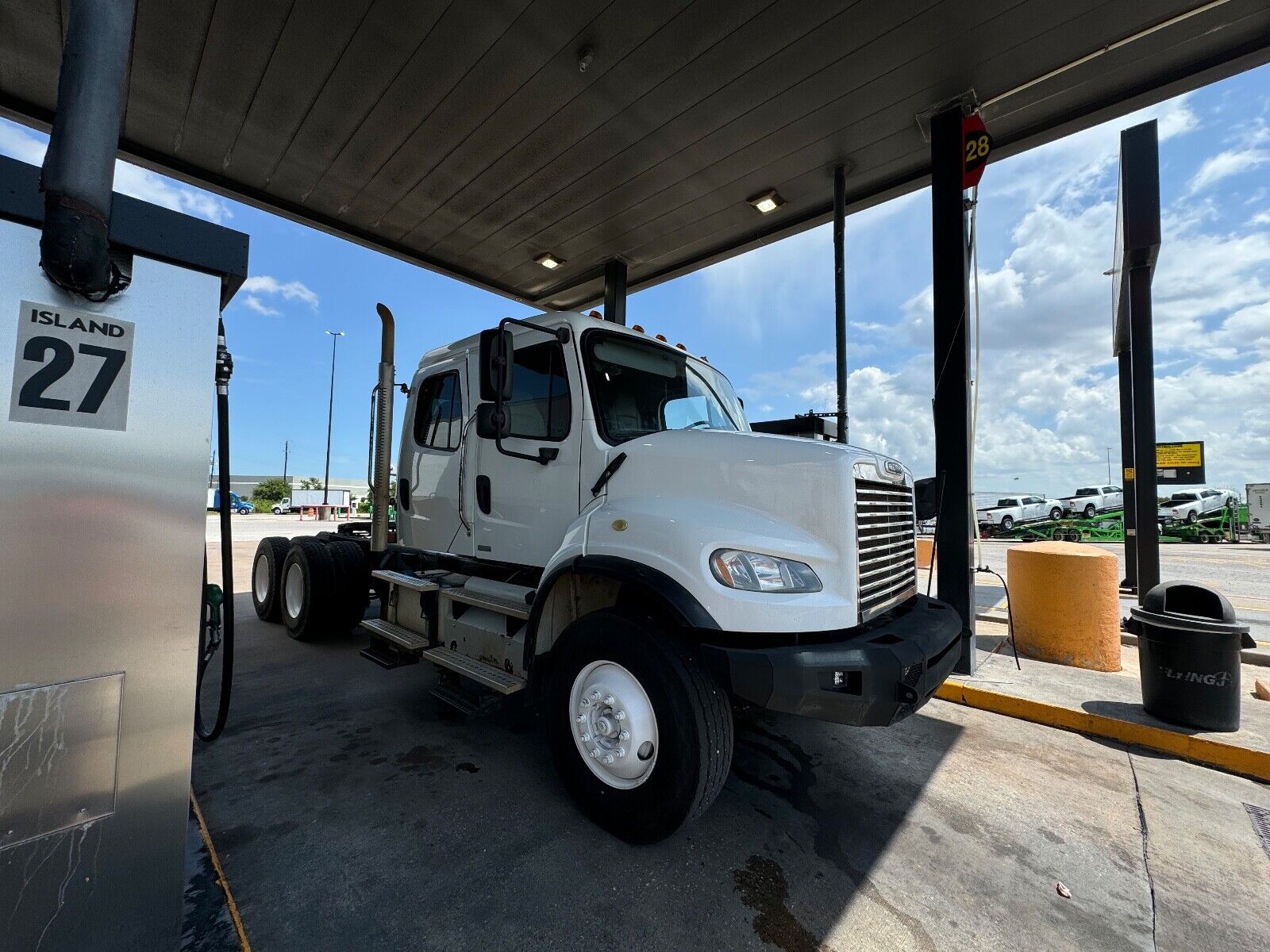 FREIGHTLINER M2 106 CREW CAB