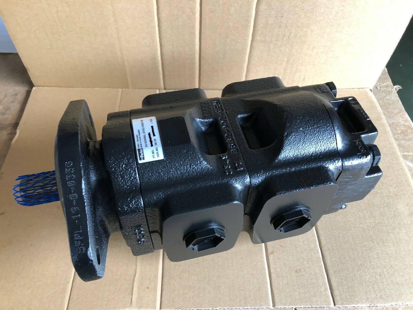 Genuine NEW Parker/JCB Twin hydraulic pump 332/F9031  Made in EU