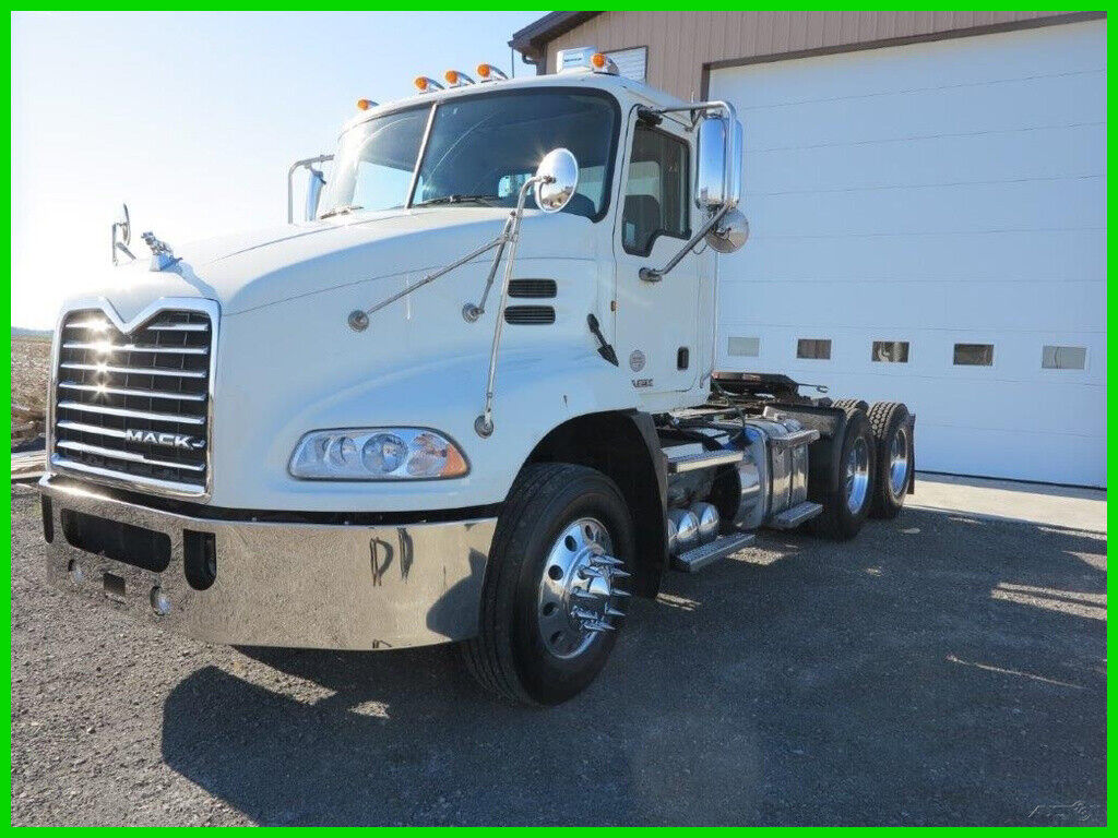 2015 Mack CXU 613 Day Cab Tractor Used