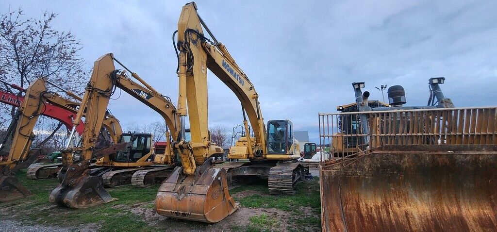 2015 Komatsu PC390LC-11 Excavator. 7733 Hours!! Full Cab!! 3 Speed!! 48″ Bucket!