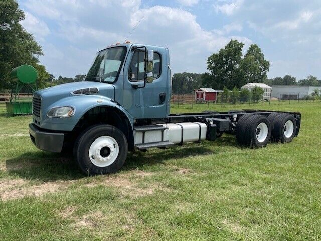 2013 Frieghtliner Day Cab Truck (Cummins Engine)