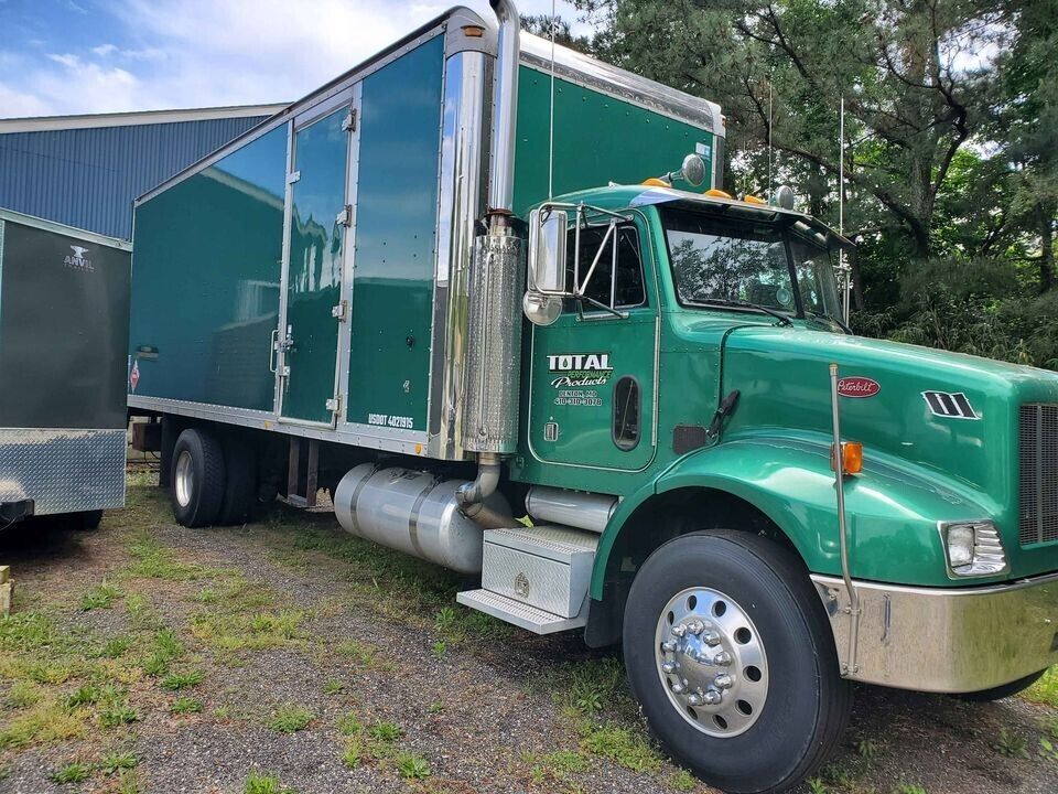 2004 Peterbilt PB330 Straight Box Truck with Lift Gate – LOW MILES