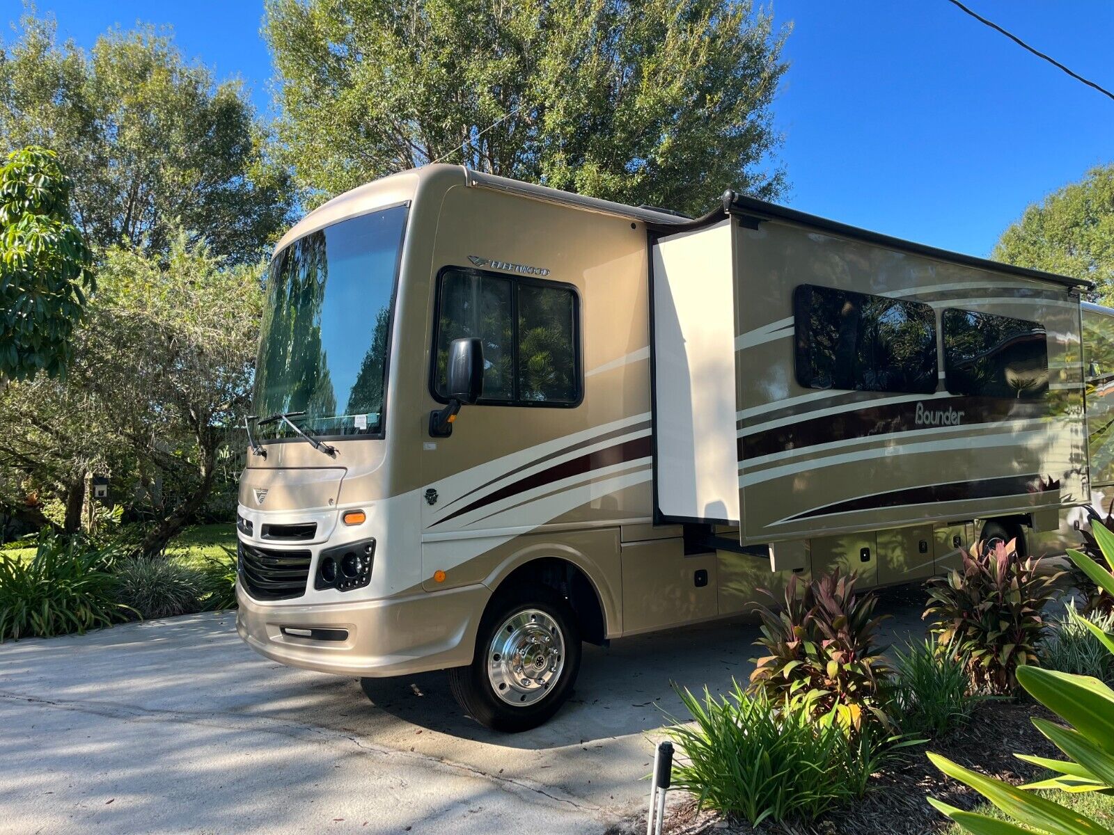 2016 Fleetwood Bounder 35k RV 30th Anniversary