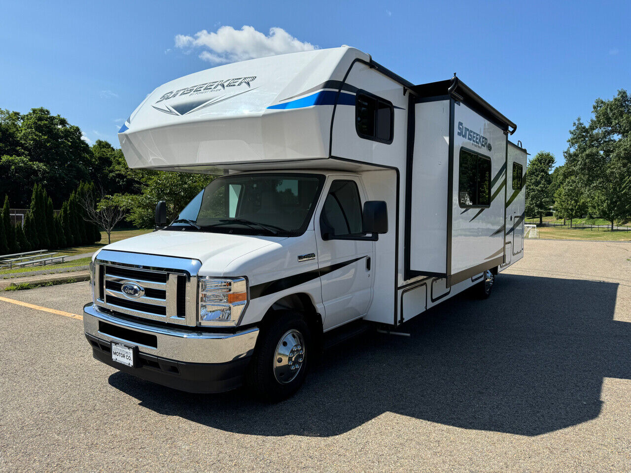 2021 Forest River Sunseeker 3250LE 2,515 Miles White Class C Motorhome 2021 Forest River Sunseeker 3250LE 2,515 Miles White Class C Motorhome
