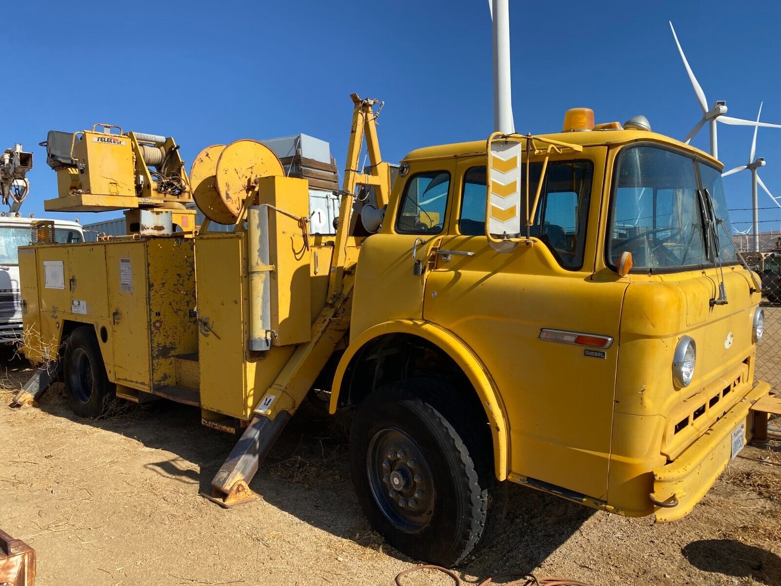 1987 Ford TB-324 Diesel Line Truck (Non-Op)