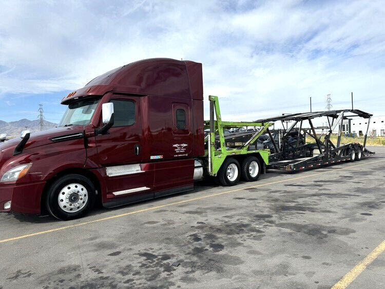 Custom Auto Hauler 2021 Freightliner Cascadia 126 With 2019 CX09LS Trailer