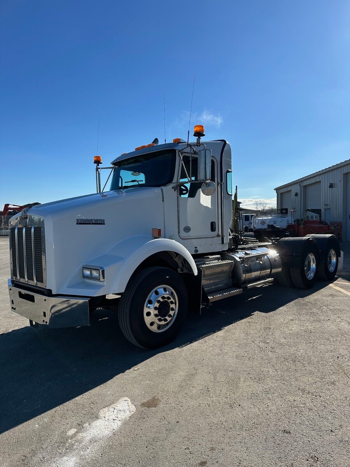 2019 Kenworth T800 Day Cab Semi X15 Cummins 13 Speed