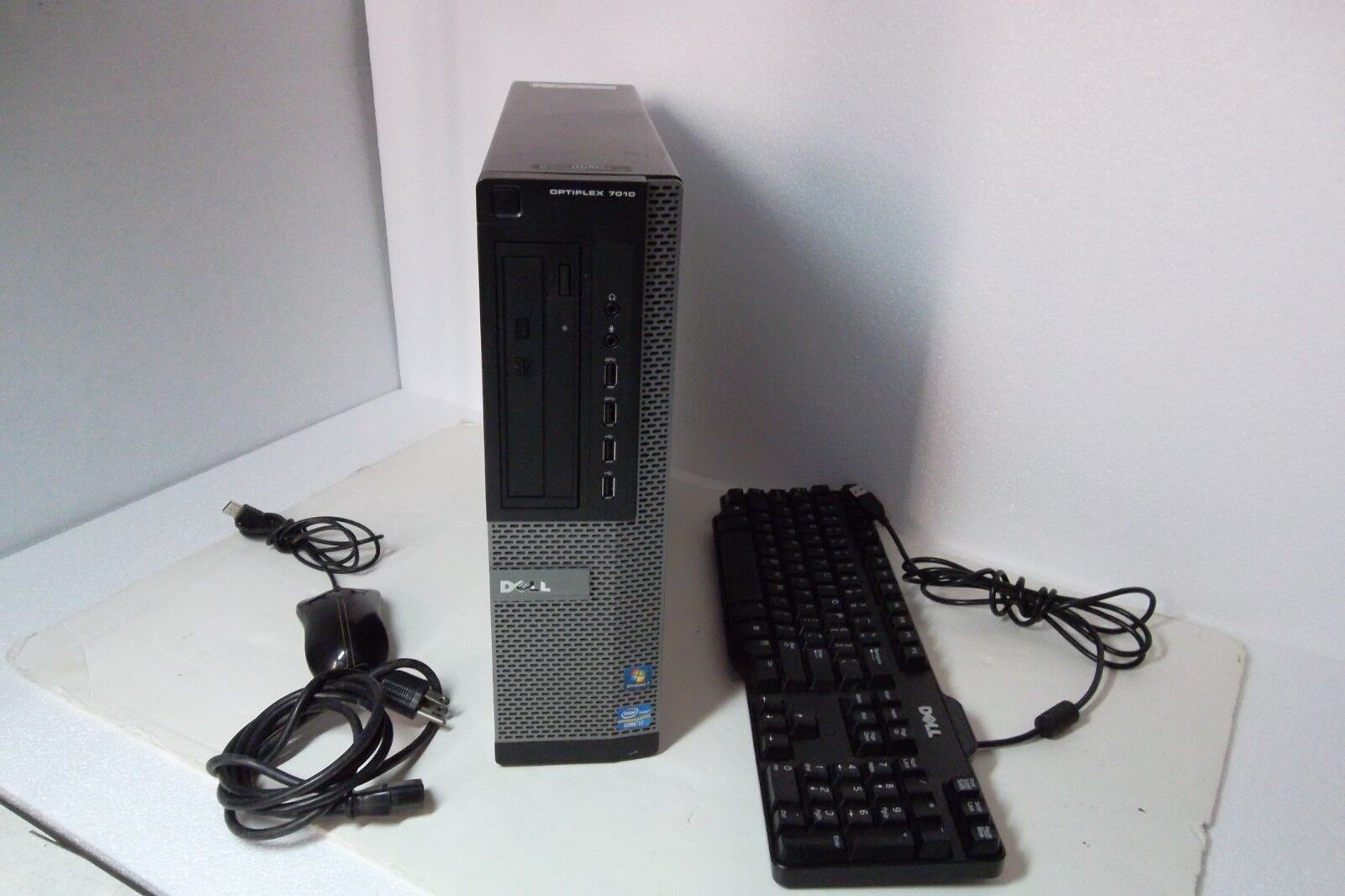 Dell Optiplex 7010 Intel Core i7-3770 (3rd Gen) 3.40GHz 8GB 500GB DVD±RW HD 7570