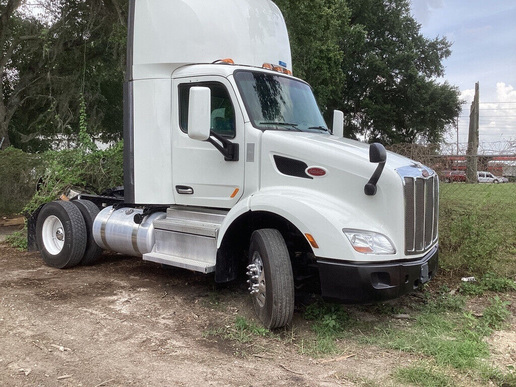 2022 Peterbilt 579 Used