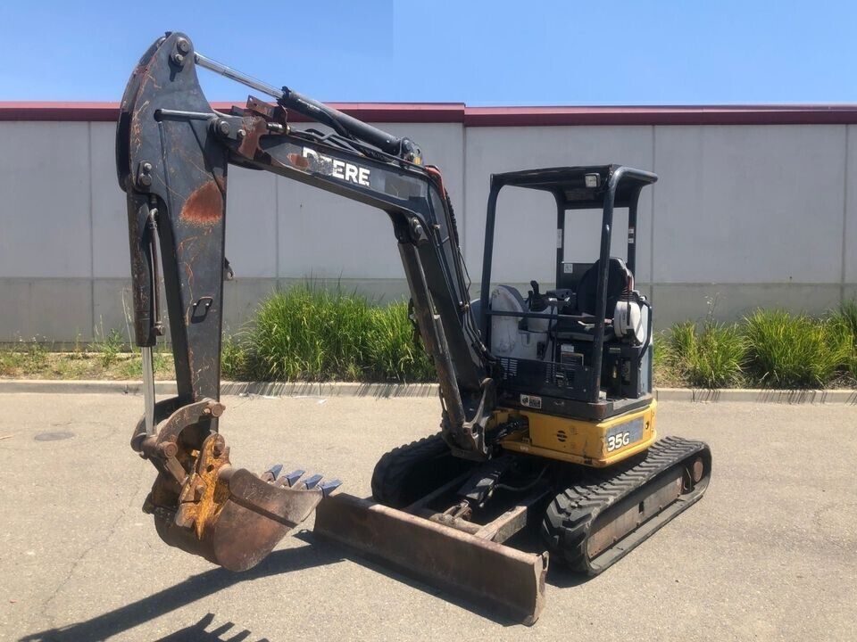 2015 JOHN DEERE 35g hydraulic mini excavator about 2,300 hours. Runs great!!!!!