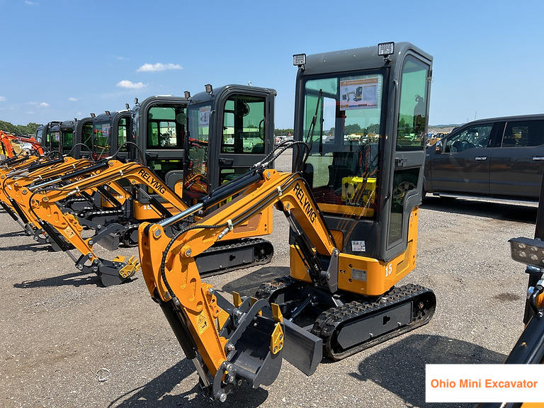 RELYMAG R15 RELY 1-ton Hydraulic Mini Excavator Digger 15HP Gas Engine With Cab!