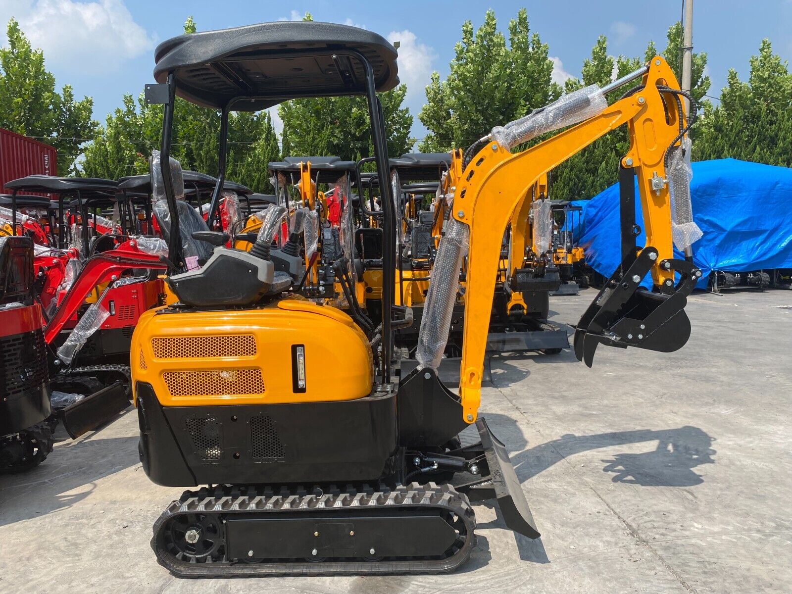 Factory Direct Selling 2ton Diesel Engine Hydraulic Excavator with Thumb Clip