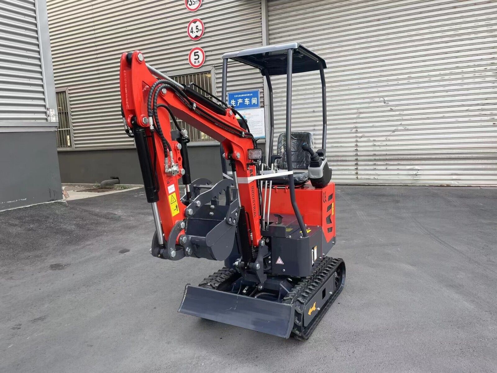 2024 Latest Product 13.5 HP B&S 1 Ton Mini Small Excavator, With Hydraulic Thumb