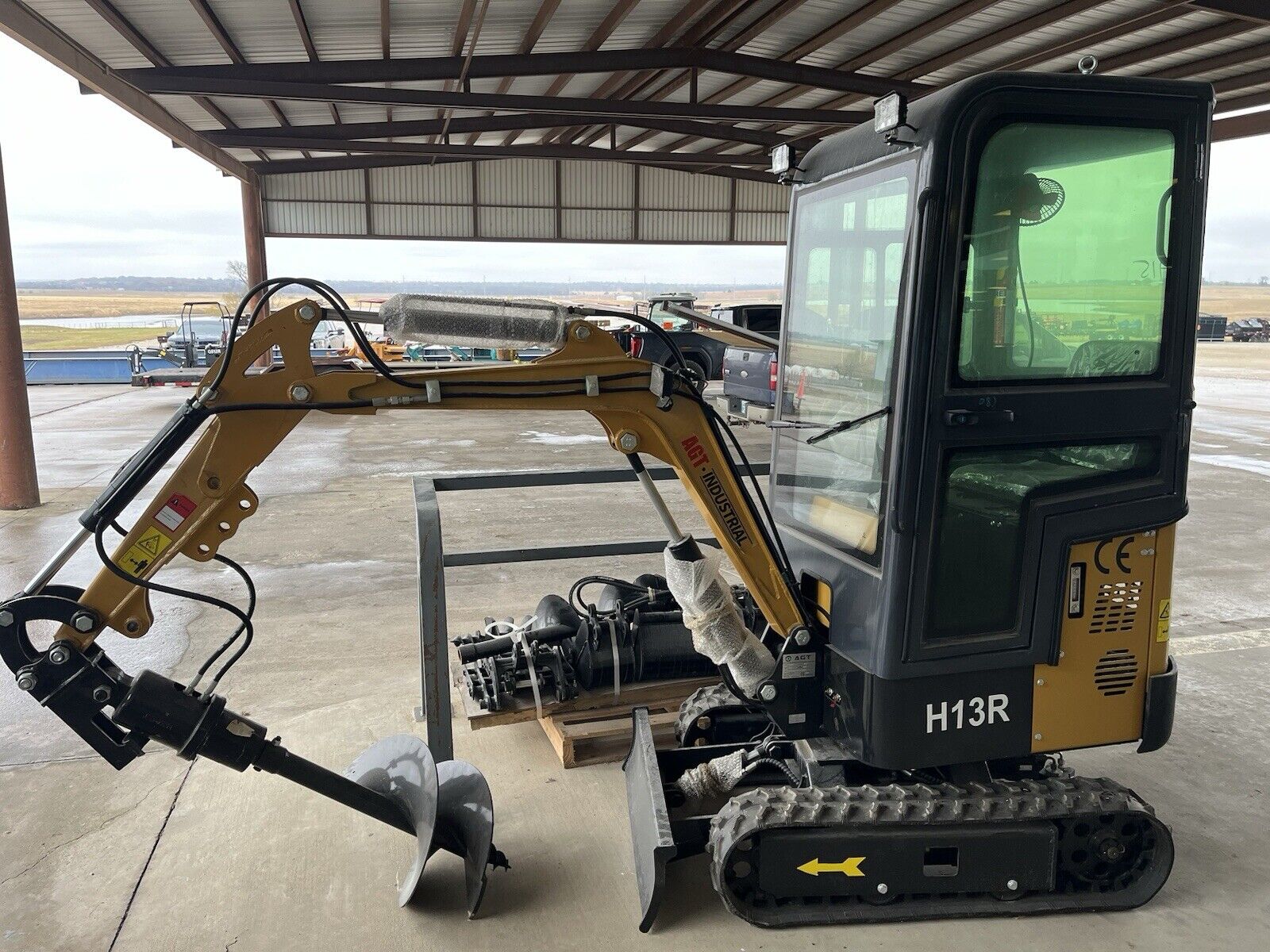 AGT 1 Ton Mini Excavator  Tracked Cab RATO Gasline Engine Thumb clip 13.5HP H13R