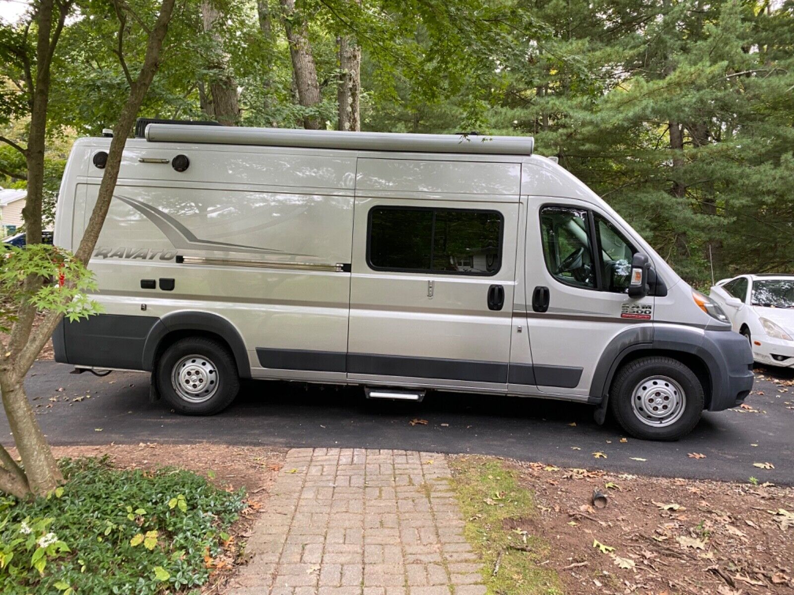 Class B 2014 Winnebago Travado 59G Motorhome