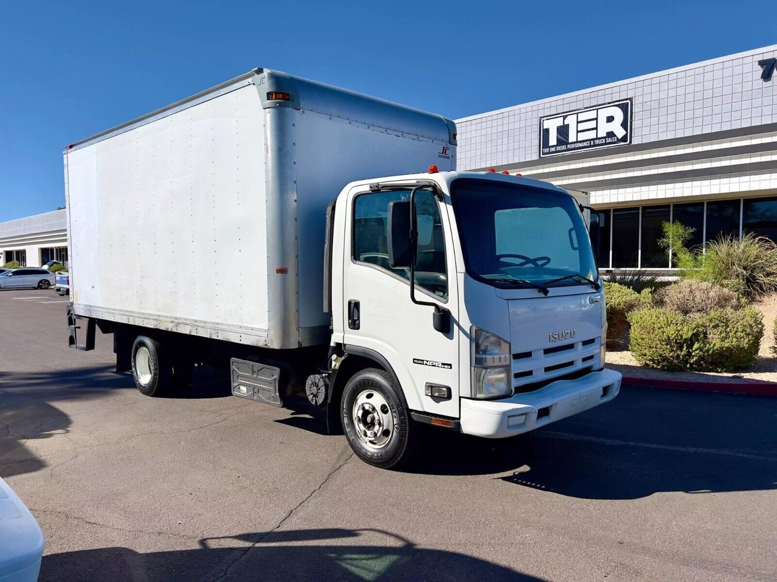 2013 Isuzu NPR HD 16′ Box Truck lift gate
