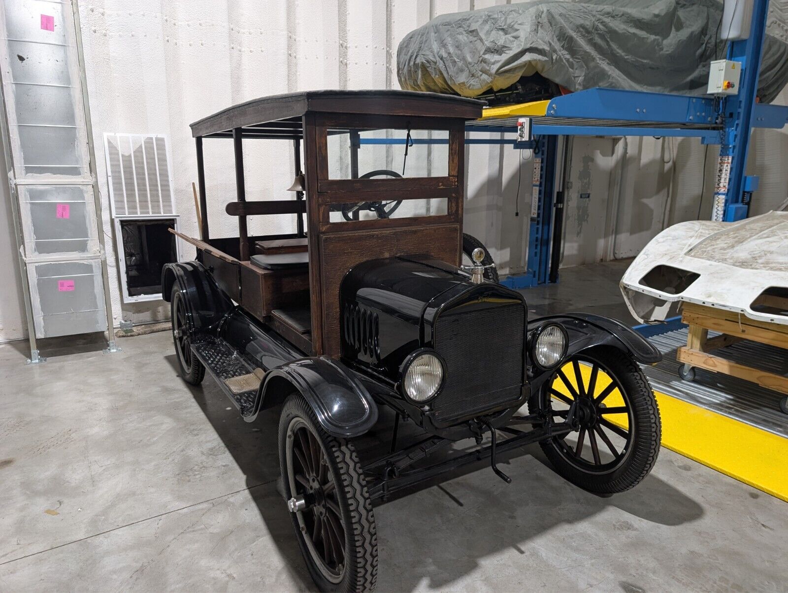 1918 Ford Model T Cab & Chassis