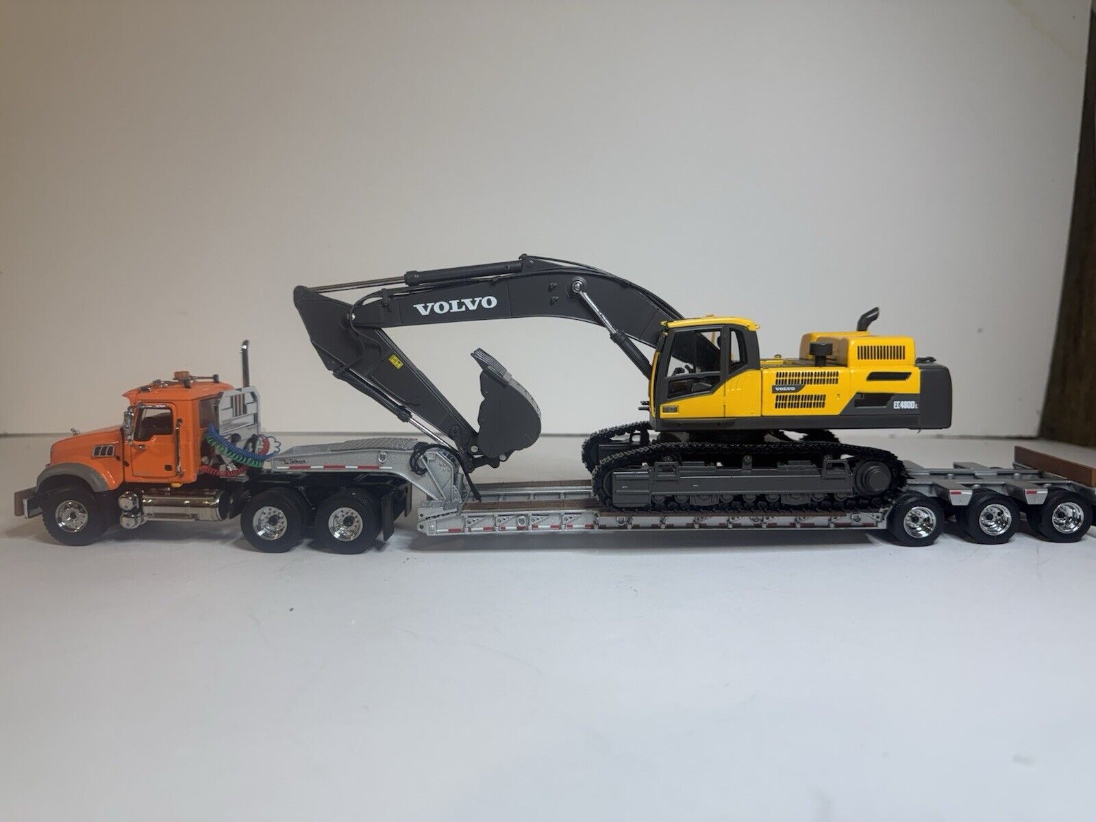 First Gear Truck Mack Granite W/volvo E480D Tracked Excavator First Gear Truck Mack Granite W/volvo E480D Tracked Excavator