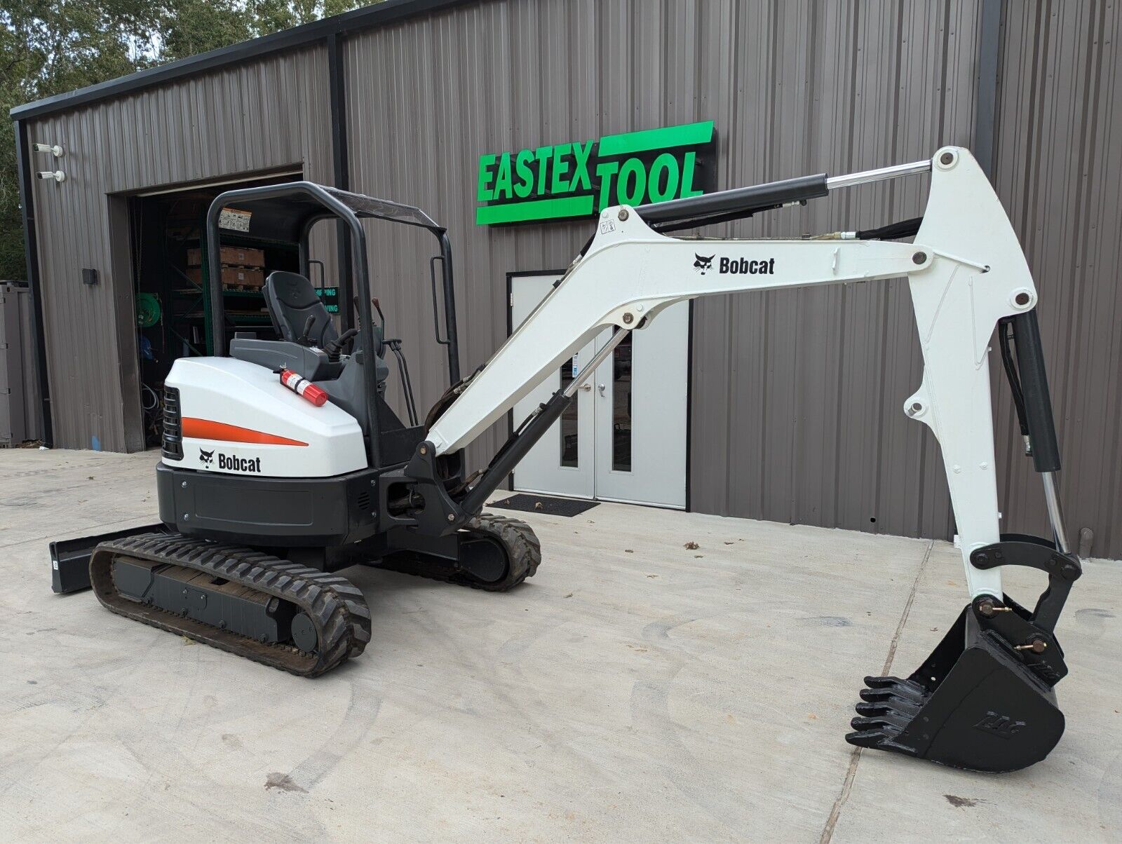 Bobcat E35 Mini Excavator, IN GREAT WORKING CONDITION, READY TO WORK.