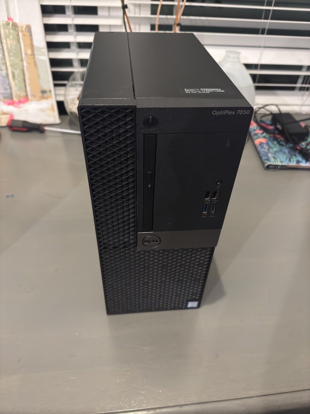 Dell OptiPlex 7050 MT Intel i5-7500 3.4GHz No SSD/RAM Dell OptiPlex 7050 MT Intel i5-7500 3.4GHz No SSD/RAM