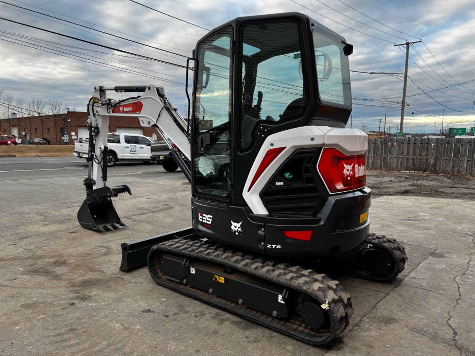 2024 BOBCAT E35 R2 SERIES CAB STRAIGHT BLADE THUMB AC/HEAT, ONLY 95hr, BOBCAT WA